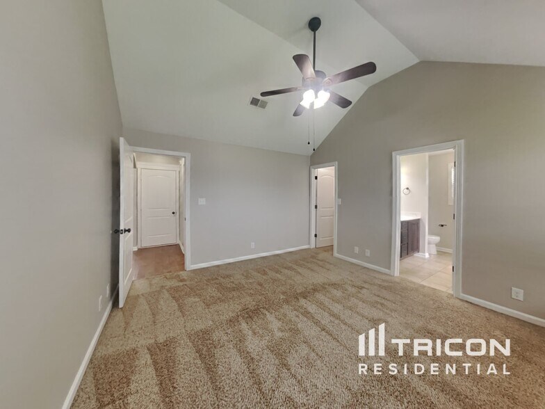 Building Photo - 1123 Freedom Dr