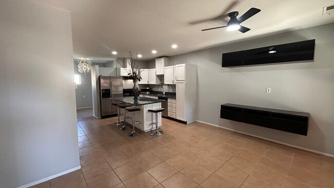 Building Photo - 1337 W Orangeburg Ave