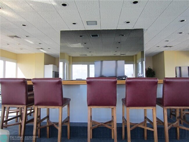 Building Photo - 1370 S Ocean Blvd