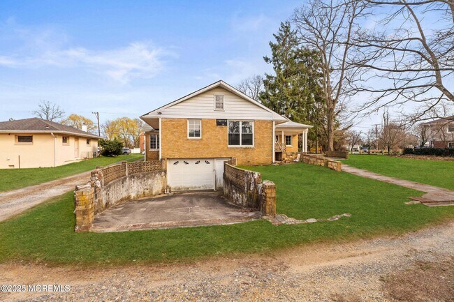 Building Photo - 564 Monmouth Pl