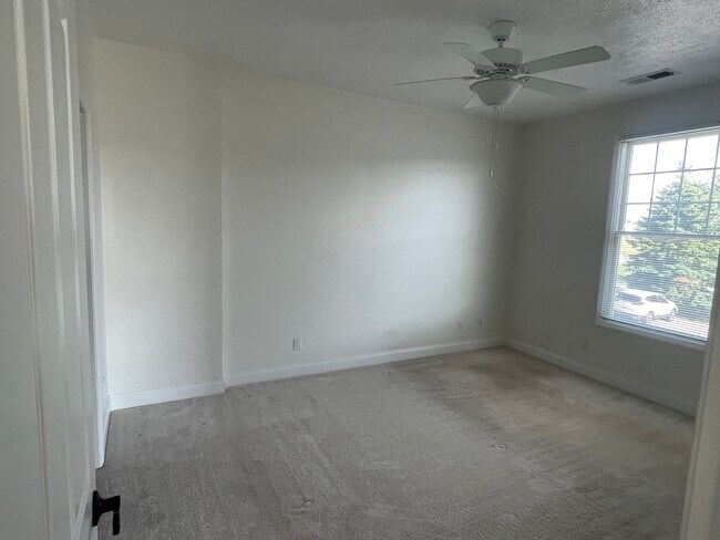 2nd Bedroom - 228 Adams Pointe Blvd