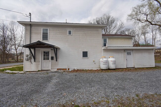 Building Photo - Three Bedroom Home in Beech Creek, PA!