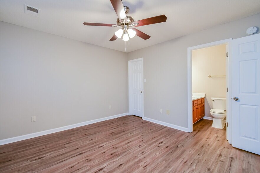 Building Photo - 5580 Kaitlyn Dr E