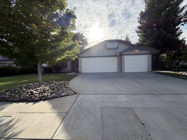 Building Photo - 920 Bliss Ave