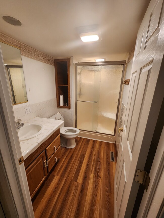 full bathroom 1st floor - 4221 Regulus Crse