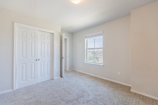 Building Photo - 5930 Ivans Farm