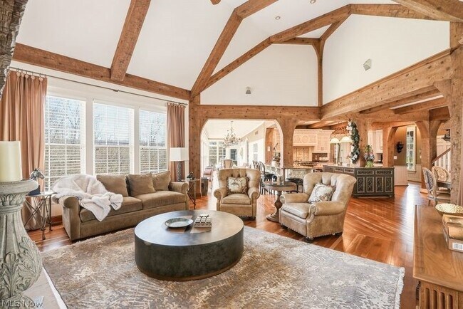 Building Photo - 809 Village Trail
