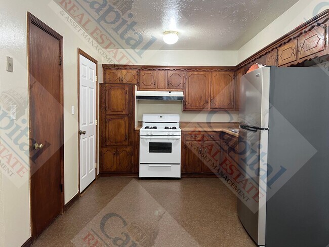 Building Photo - Cute Home Available!