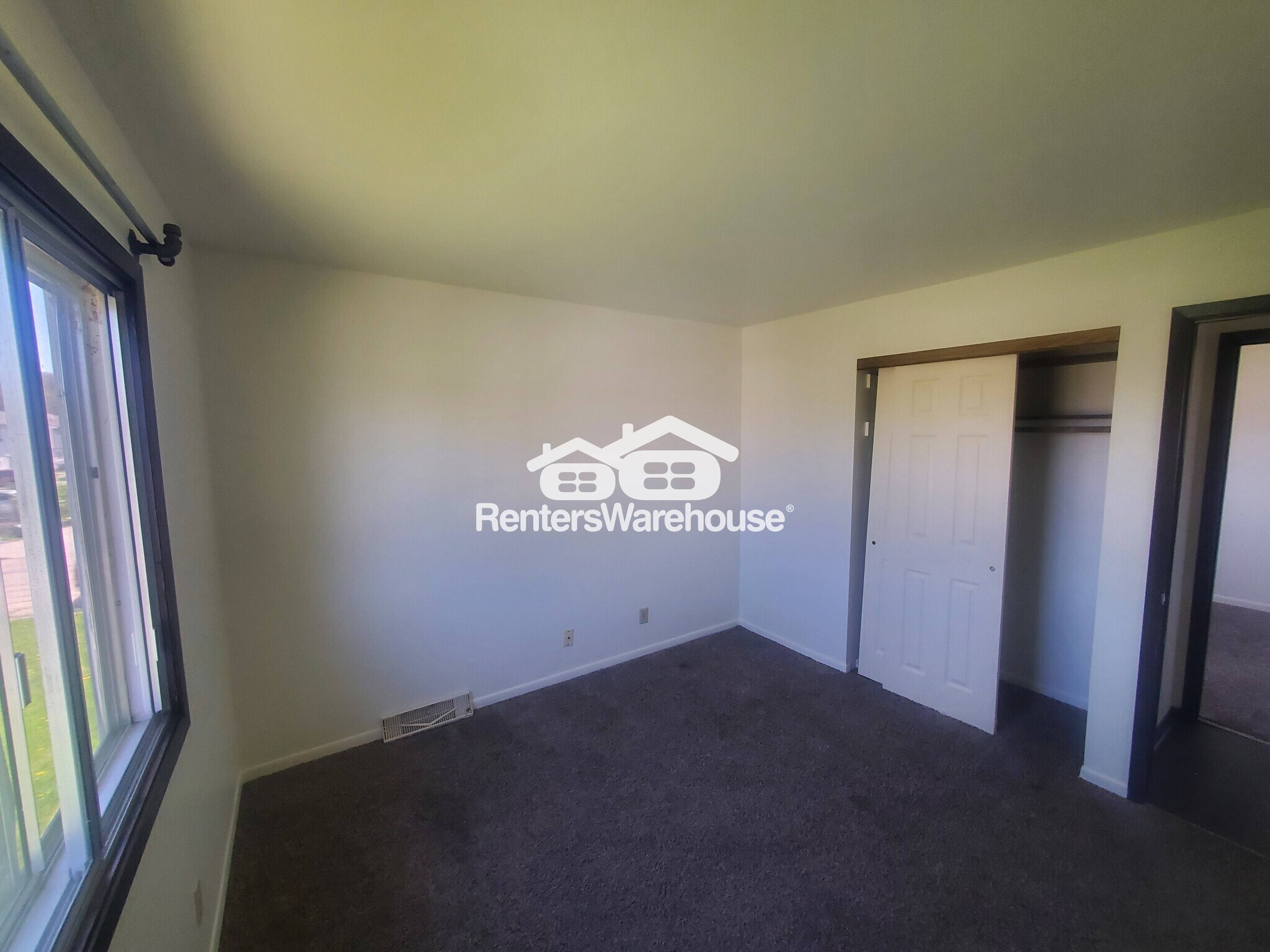 Building Photo - 9324 W Allyn St