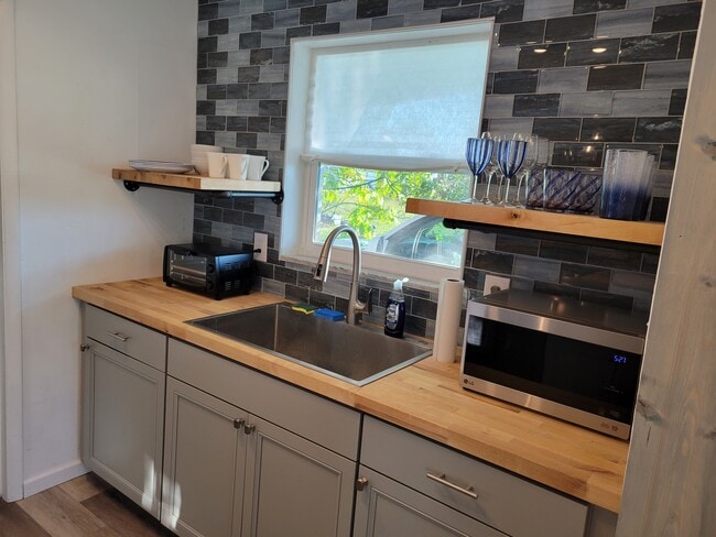 Building Photo - 22227 Hernando Ave