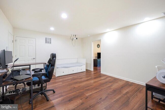 Building Photo - 21521 Willow Breeze Sq