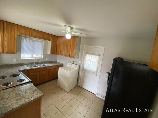 Building Photo - 881 Egbert St