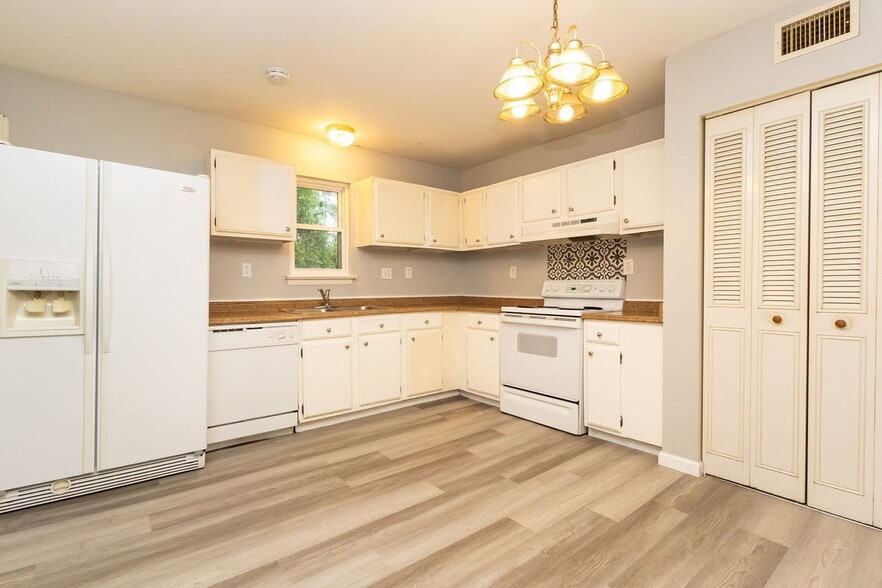 Building Photo - 3728 Chula Vista Dr