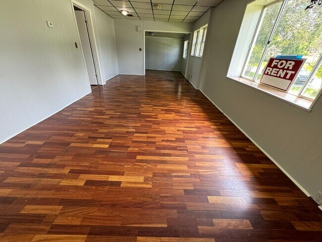Building Photo - 3BR/2BA Zephyrhills Home with 2 Sheds, Lar...