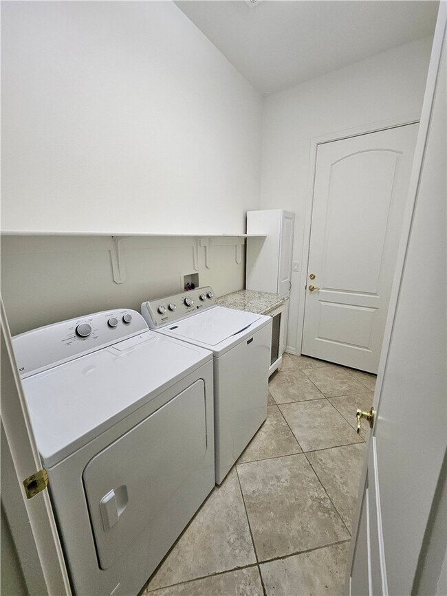 Building Photo - 2694 Sanctuary Dr