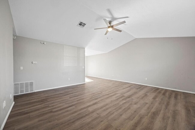 Building Photo - 2607 NE Walker St