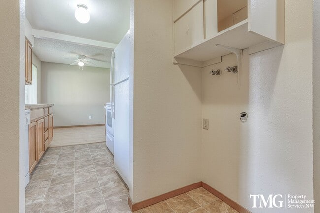 Building Photo - Charming Duplex with Garage Near the Washo...