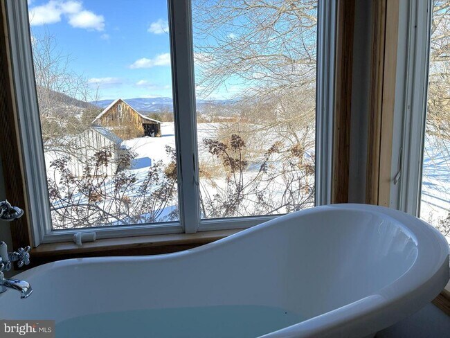 Building Photo - 873 Hawlin Rd