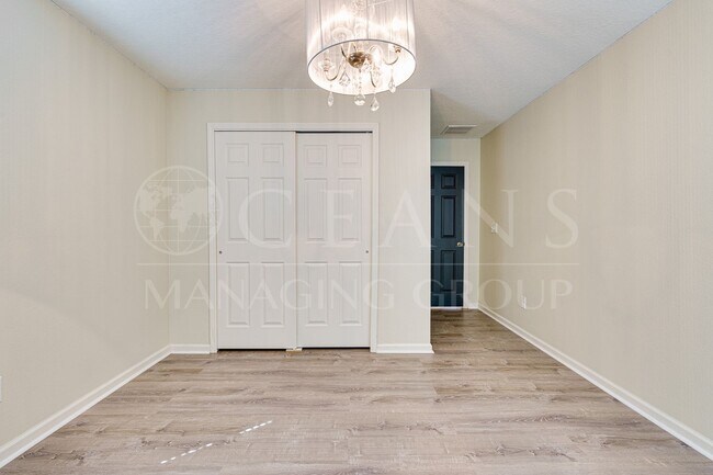 Building Photo - Spacious 4 Bedroom Home with Loft – Prime ...