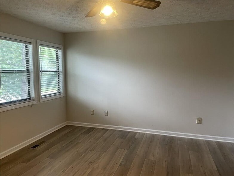Building Photo - 4858 Chapelle Ct