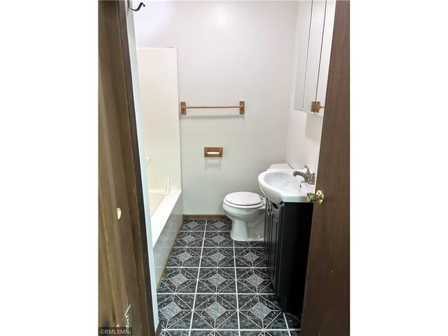 Building Photo - 102 Bridge Ave