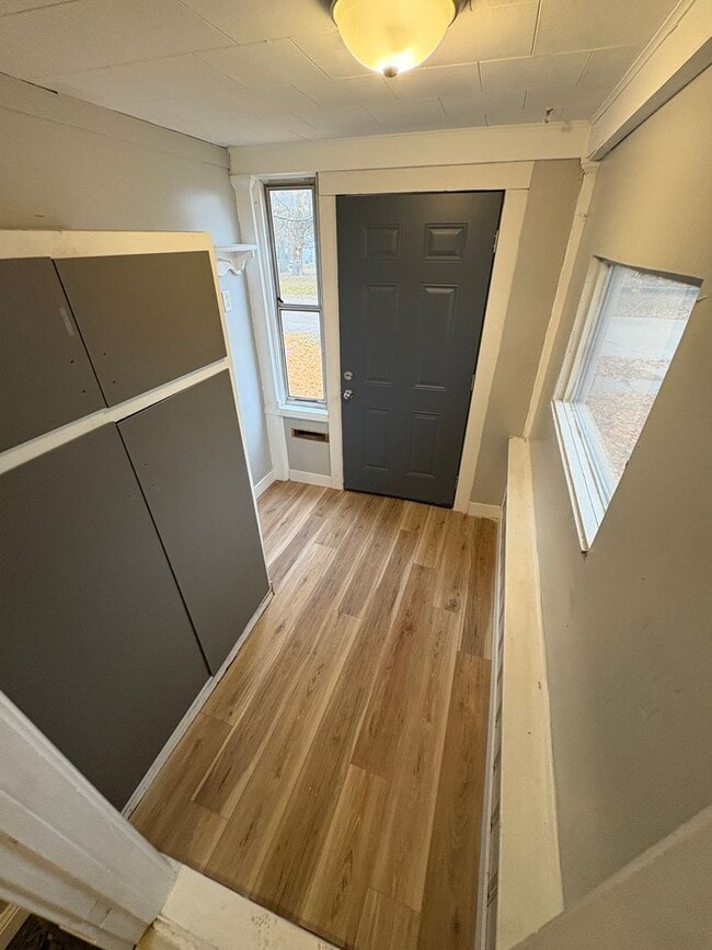 Building Photo - 2 Bed House for Rent! **NO APPLICATION FEES**