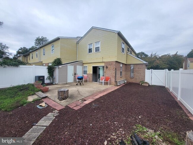Building Photo - 24 Hollybrooke Dr
