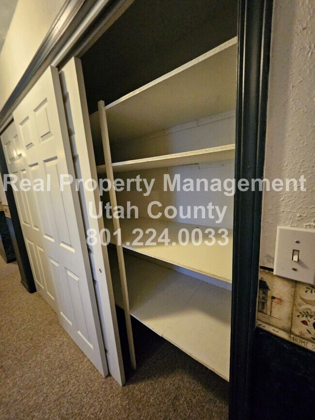 Building Photo - Elk Ridge Home with Unobstructed Valley Views