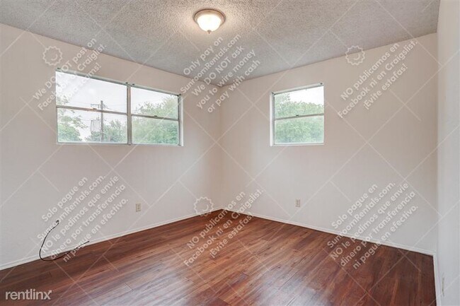 Building Photo - 724 Old Martindale Rd