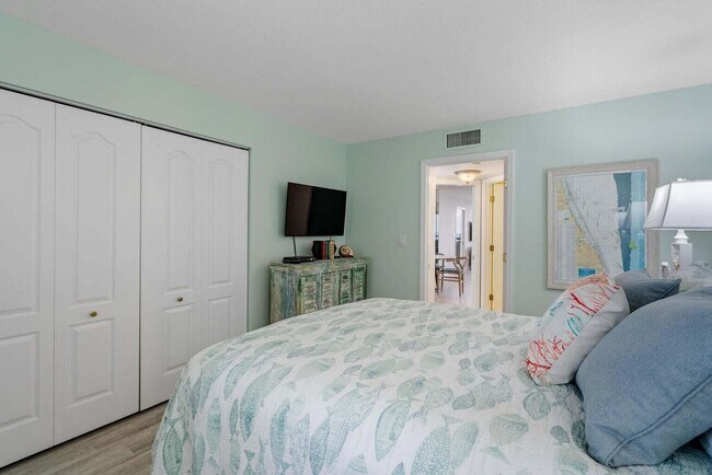 Building Photo - 9550 S Ocean Dr