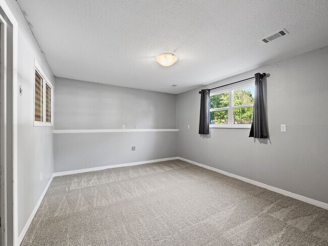 Building Photo - Amazing 4 Bed 2 Bath Home- Fort Collins, CO!