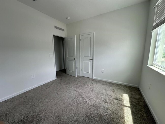Building Photo - 265 Bogey Dr
