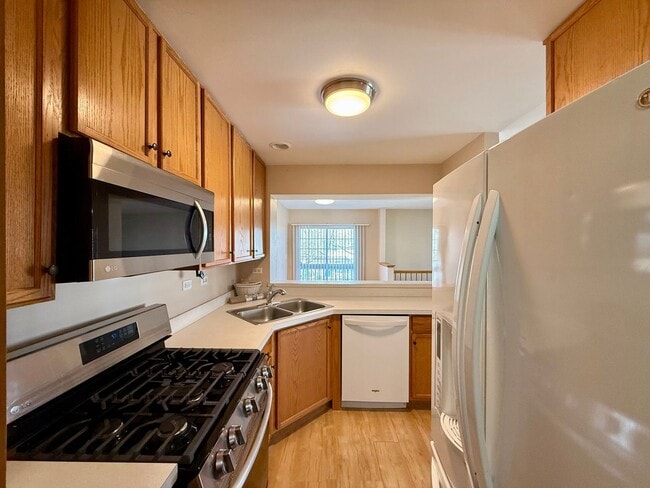 Building Photo - 616 Windsor Dr