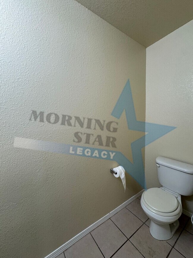 Building Photo - LARGE 4 bed home!