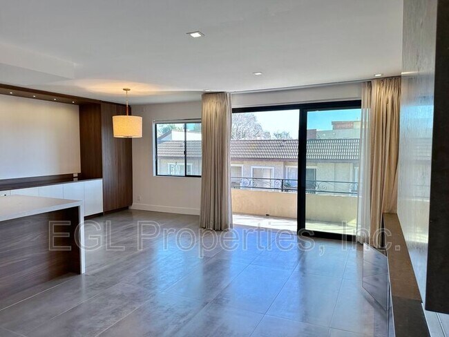 Building Photo - 1223 S Roxbury Dr