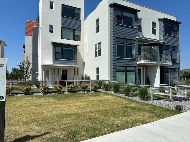 Building Photo - 4672 Vermillion Dr