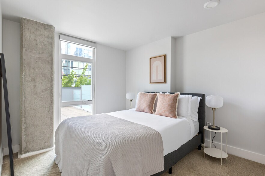 Building Photo - 285 8th Ave N