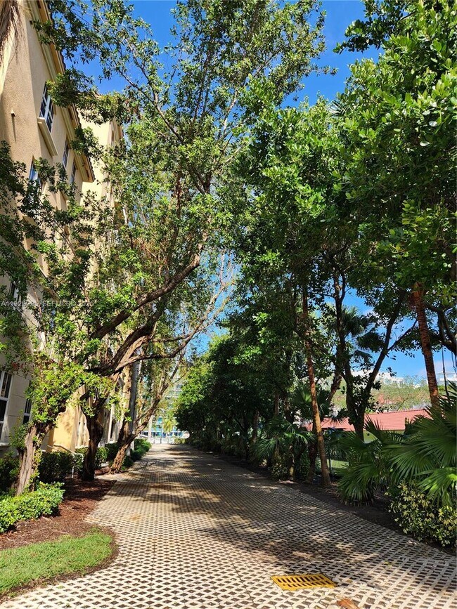 Building Photo - 3001 NE 185th St