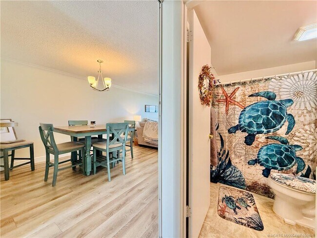 Building Photo - 7410 S Ocean Dr