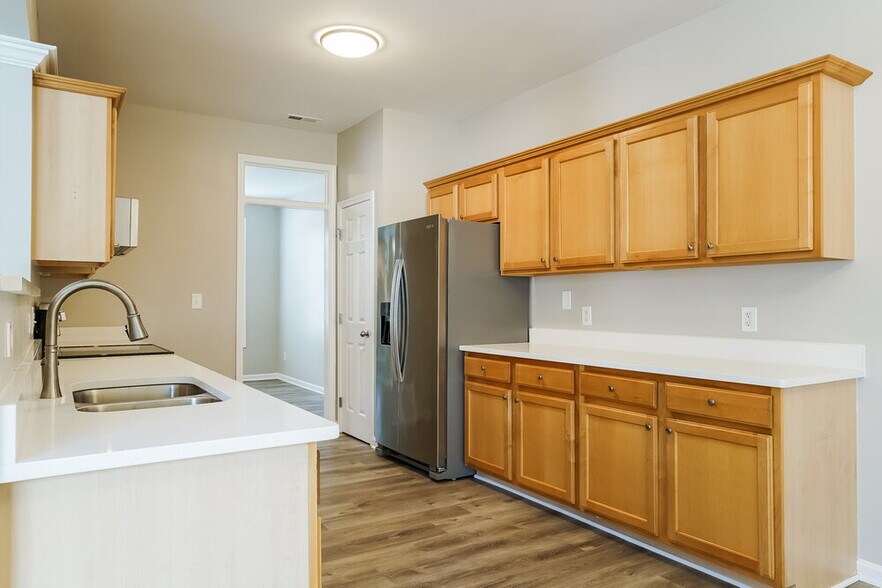 Building Photo - 8115 Willowglen Dr
