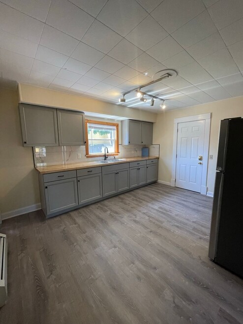 Building Photo - 17-19-19 Lafountain St