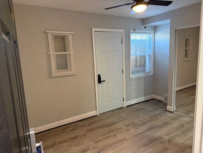Building Photo - 3236 Lohrs Ln