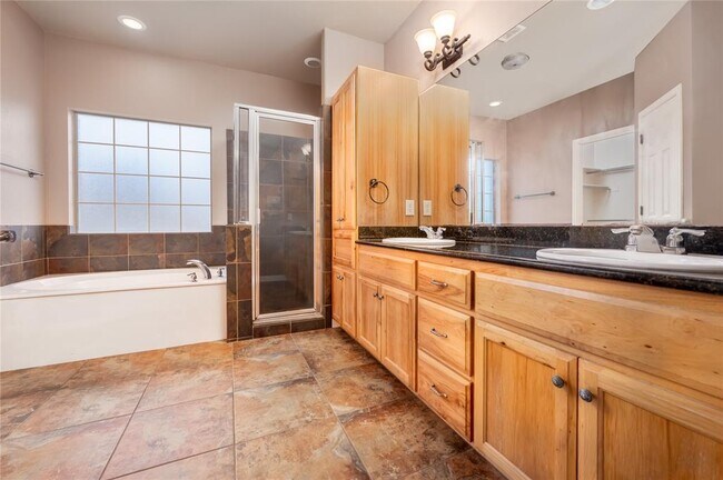 Building Photo - 455 Rose Blossom Loop