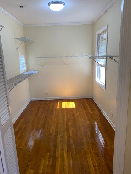 Building Photo - 374 E Monroe Ave