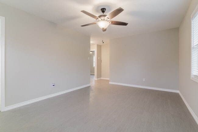 Building Photo - 101 Will St