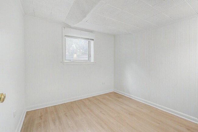 Building Photo - 5938 E 14th Ave