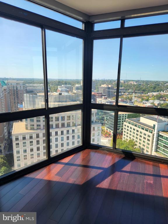 Building Photo - 900 N Stafford St