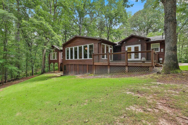 Building Photo - 410 Thornton Ln