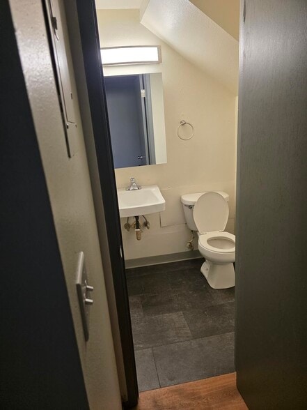 Building Photo - 350 SE Dimick St