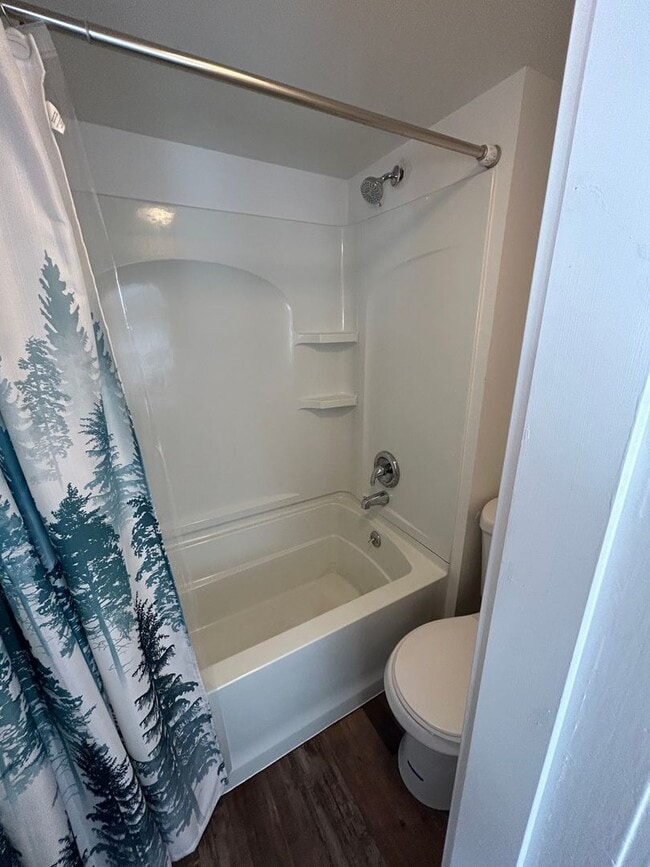 Building Photo - 854 S Main St